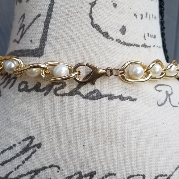 GOLDTONED CHAIN LINK NECKLACE WITH FAUX PEARLS - Picture 4 of 4